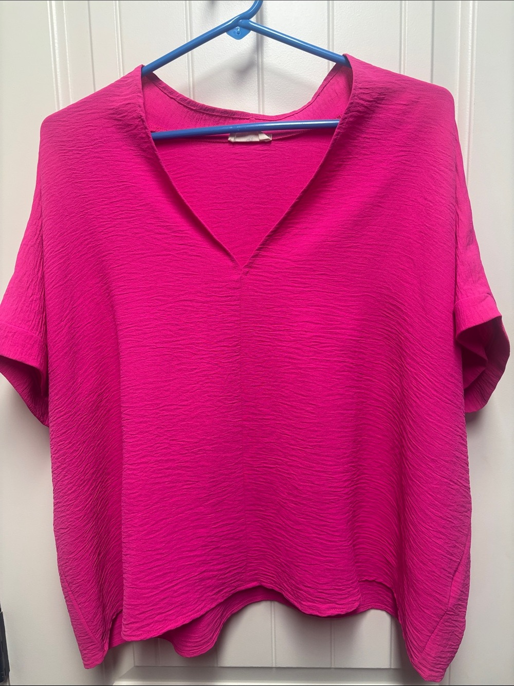 Relaxed V-Neck Tunic in Bright Pink Size S